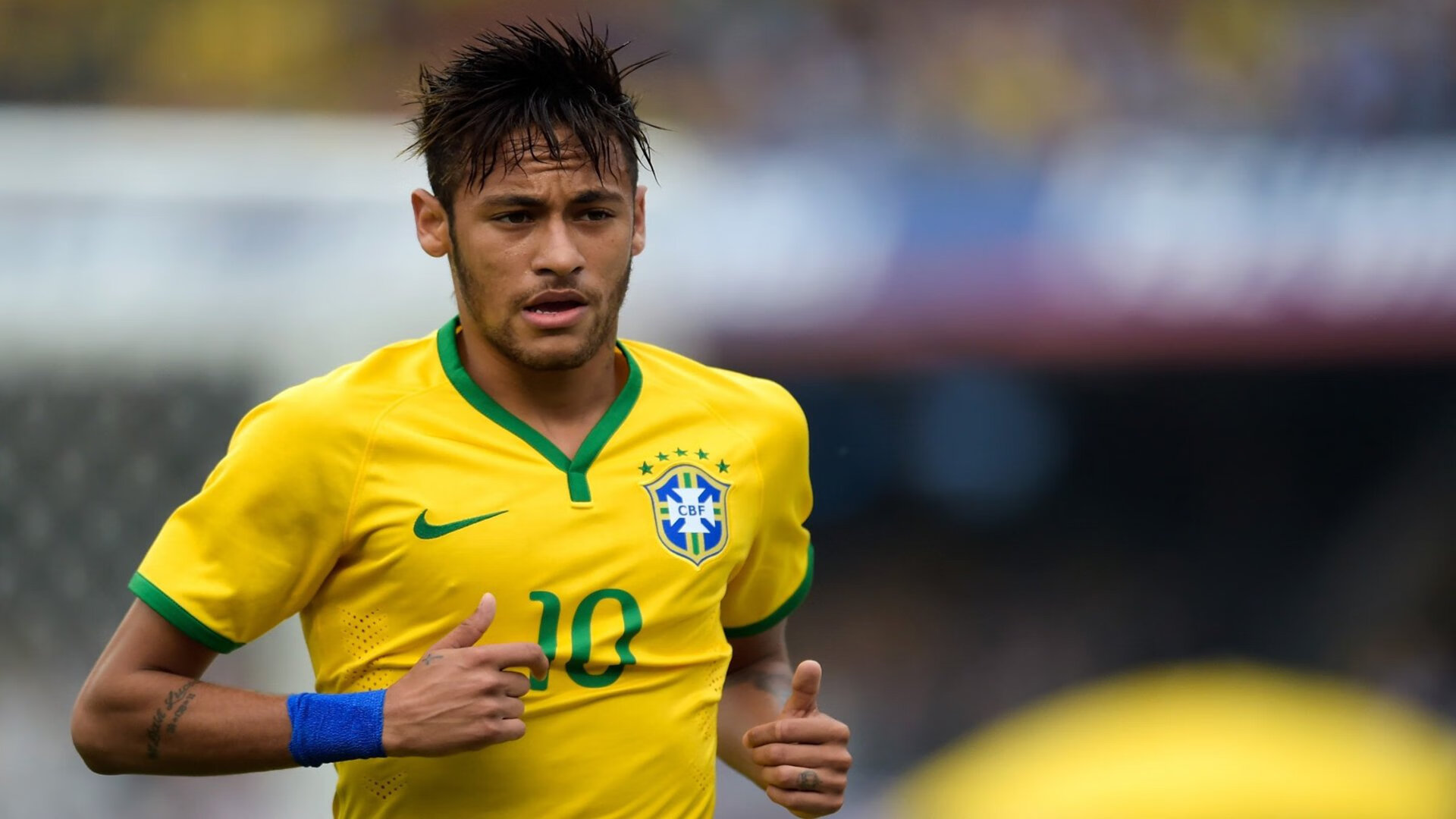 俱乐部球迷中心升级为互动体验馆增强粉丝参与感，球迷俱乐部英语怎么说